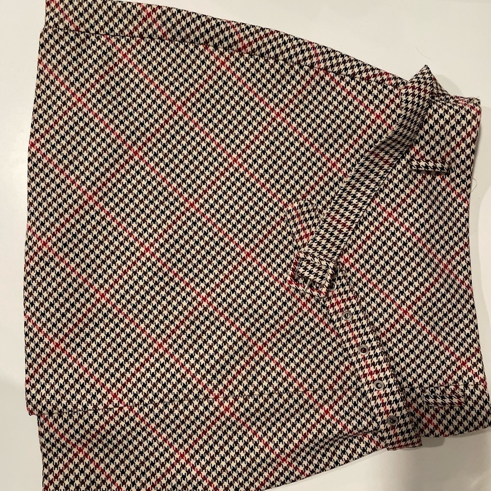 H & M skirt, black, brown and hints of red.